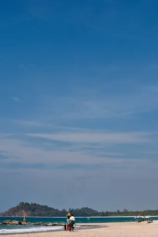 纳波利海滩午后图片