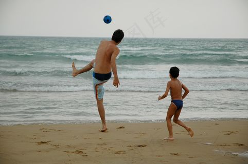 海边游戏父子图片 海边游戏父子图片