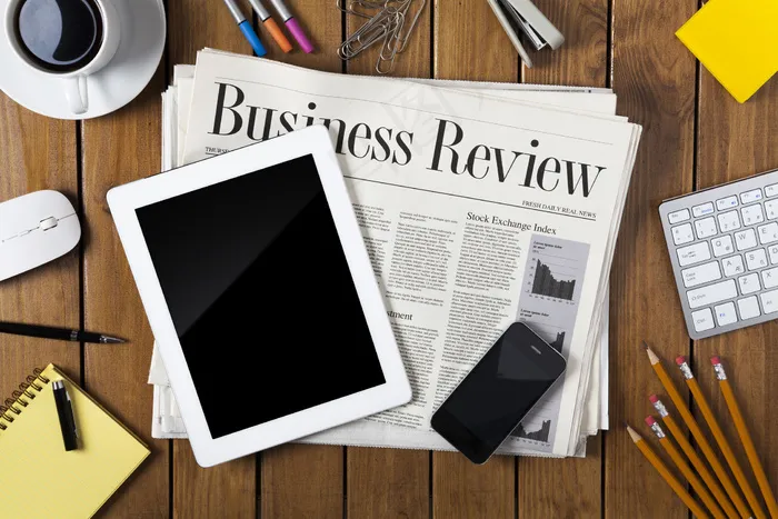 木板上的办公用品