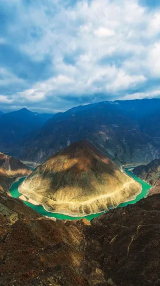 环山公路与河流高清摄影图片