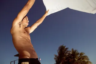 海边度假的帅哥图片