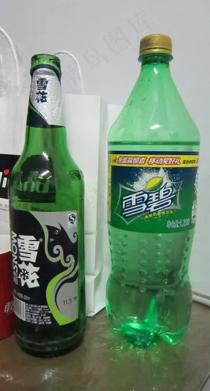 绿色瓶子图片
