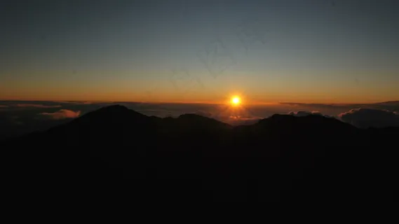 山那边的云距离间隔股票视频美丽的日... 山那边的云距离间隔股票视频美丽的日...