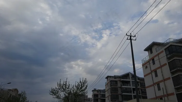 暴风雨的前奏图片