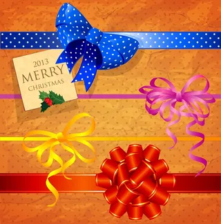 一套圣诞红黄蓝和粉红丝带