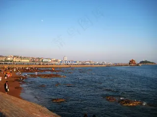 青岛栈桥夏日午后图片