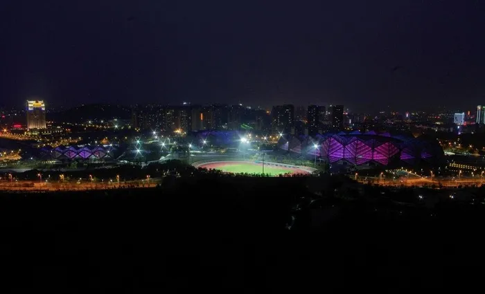 深圳龙岗大运中心夜景图片