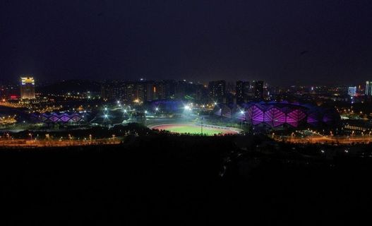 深圳龙岗大运中心夜景图片