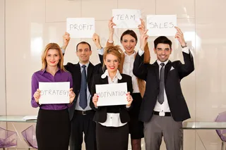 展示招牌的商务团队