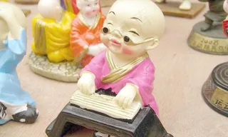 可爱的小泥人玩具 雕像图片