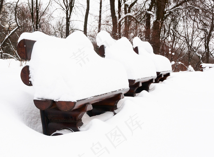 椅子上的雪