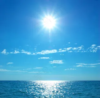 蓝天白云大海图片