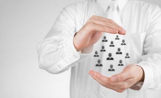 双手捧小人图片