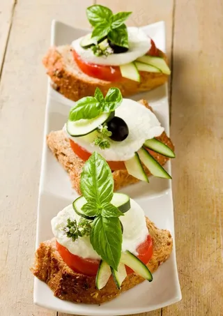 西红柿 奶油 面包图片