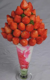 高精度图 大图 摄影图 水果 杯子 冰淇淋 草霉图片