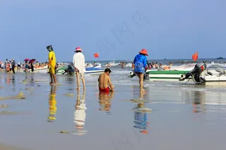 北海银滩游客图片