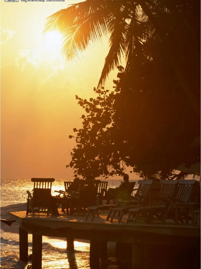 夕阳下海滨图片