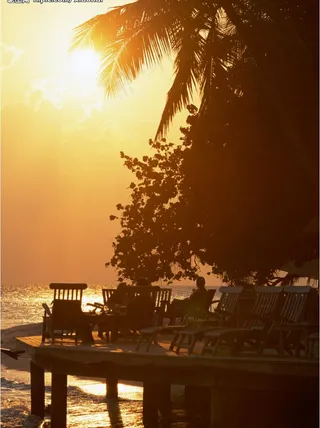 夕阳下海滨图片