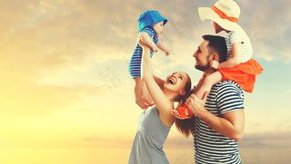 快乐家庭开心幸福温馨一家人亲情父母孩子亲子素材超大超高清图片