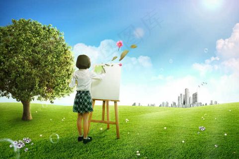 草地上画画的女孩