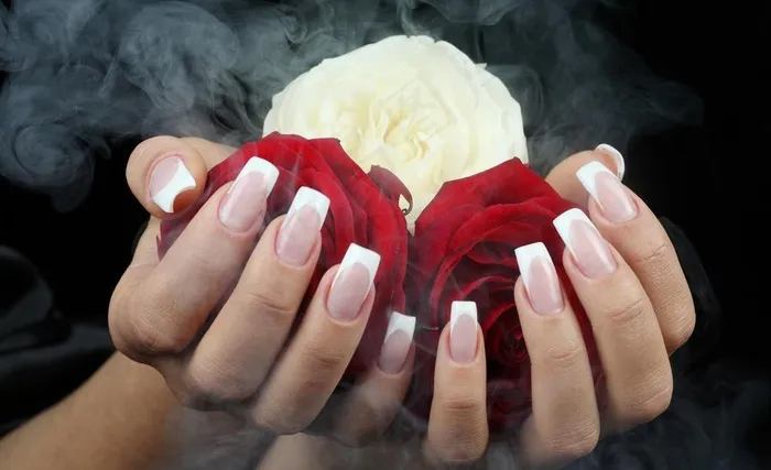 指甲 玫瑰 烟雾图片
