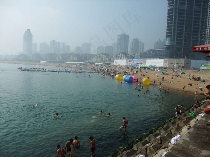 大连海边沙滩浴场都市图片