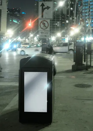 城市街头垃圾桶广告牌