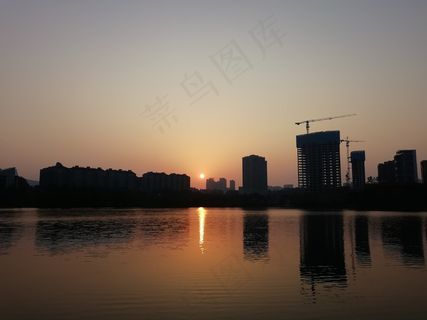 落日余晖待你而归图片