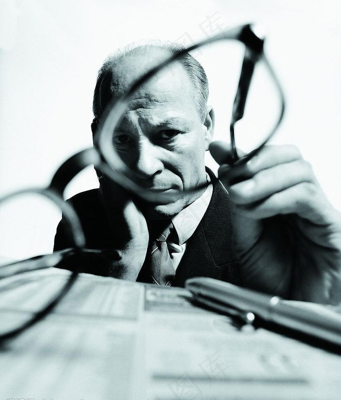 人物面部表情特写图片