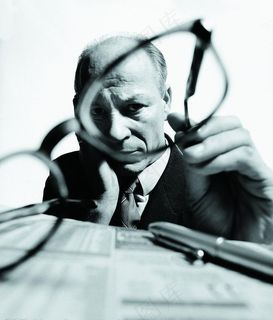 人物面部表情特写图片