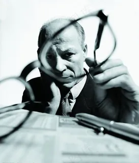 人物面部表情特写图片