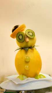 水果拼成的小鸭子高清摄影图片