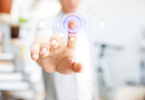 点击圆形的人物图片