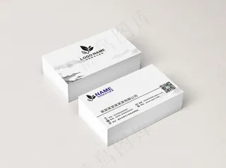 简单大气名片版式高端名片模版7