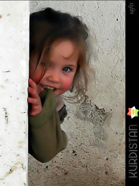 美女,女孩,沙堆,黑头粉刺,库尔德斯坦地铁