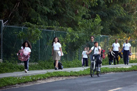 人物活动,街道,长城,合照,树,Díade caminata y bici al colegio。蓬塔卡纳村 人物活动,街道,长城,合照,树,Díade caminata y bici al colegio。蓬塔卡纳村