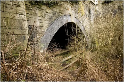桥梁,隧道,城楼,防空洞,石灰窑,大洞