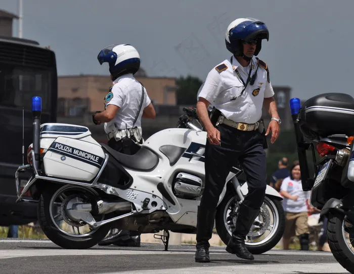 摩托车,踏板车,滑轮鞋,电动自行车,三轮摩托车,意大利警察：罗马市政局