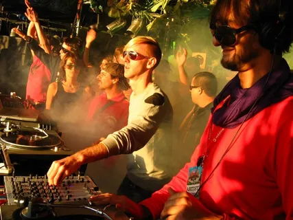 屏幕截图,熊熊大火,油画,烧火龙,火焰特效,Richie Hawtin和Ricardo Villalobos在Dancevalley上 屏幕截图,熊熊大火,油画,烧火龙,火焰特效,Richie Hawtin和Ricardo Villalobos在Dancevalley上