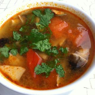 面条,罗宋汤,酸汤鱼,重庆毛血旺,西红柿炖牛腩/番茄牛腩汤,冬阴功汤@皇家泰式料理