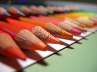 铅笔,水彩笔,蜡笔,化妆笔,玩具,颜色和灵感