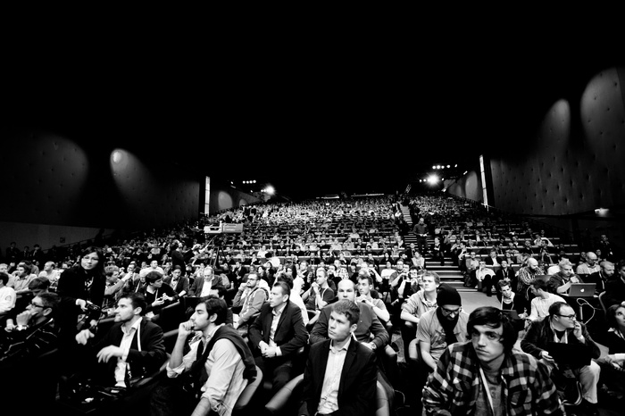 人群,黑白照片,火车站,体育场馆,朝觐,观众@ LeWeb 11 Les Docks-9321