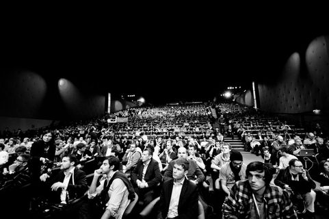 人群,黑白照片,火车站,体育场馆,朝觐,观众@ LeWeb 11 Les Docks-9321