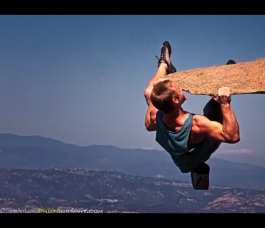 闲逛在薯片岩–山。加州波威伍德森 闲逛在薯片岩–山。加州波威伍德森