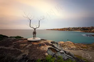 天空,树,海洋,建筑,,海边邦迪海滩雕塑