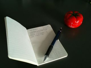 笔记本,台灯,圆珠笔,笔记本电脑,夹子,Pomodoro-välineet