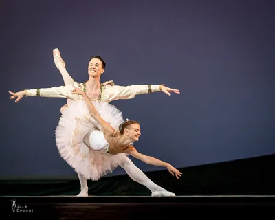 人物活动,芭蕾舞,屏幕截图,卡通动漫人物,芭蕾舞剧,玛格丽塔（Margarita Demjanoka）Sergei Neikshin