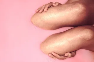 来自粉红牛奶浴拍摄