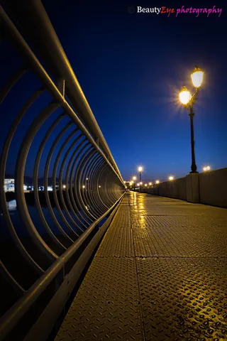 桥梁,公路,夜景照明,隧道,风扇,人行道。 。 。