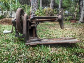 机器设备,椅子,园林景观,雕像,凳子,缝纫机/Máquinacostura